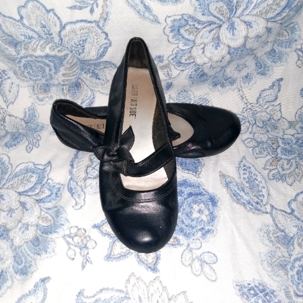 Cute little flats size 7W